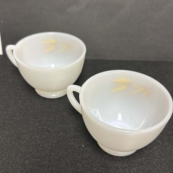 Anchor Hocking Milk Glass Tea Cups (Pair) Golden Wheat Pattern - Picture 3 of 5